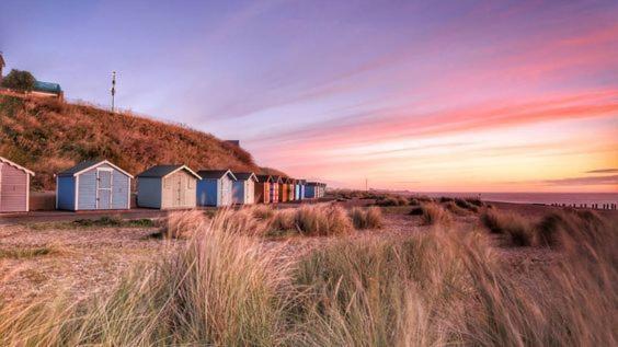Modern Coastal Home Sleeping 5 - 2 Minute Walk To Pakefield Beach, Suffolk エクステリア 写真