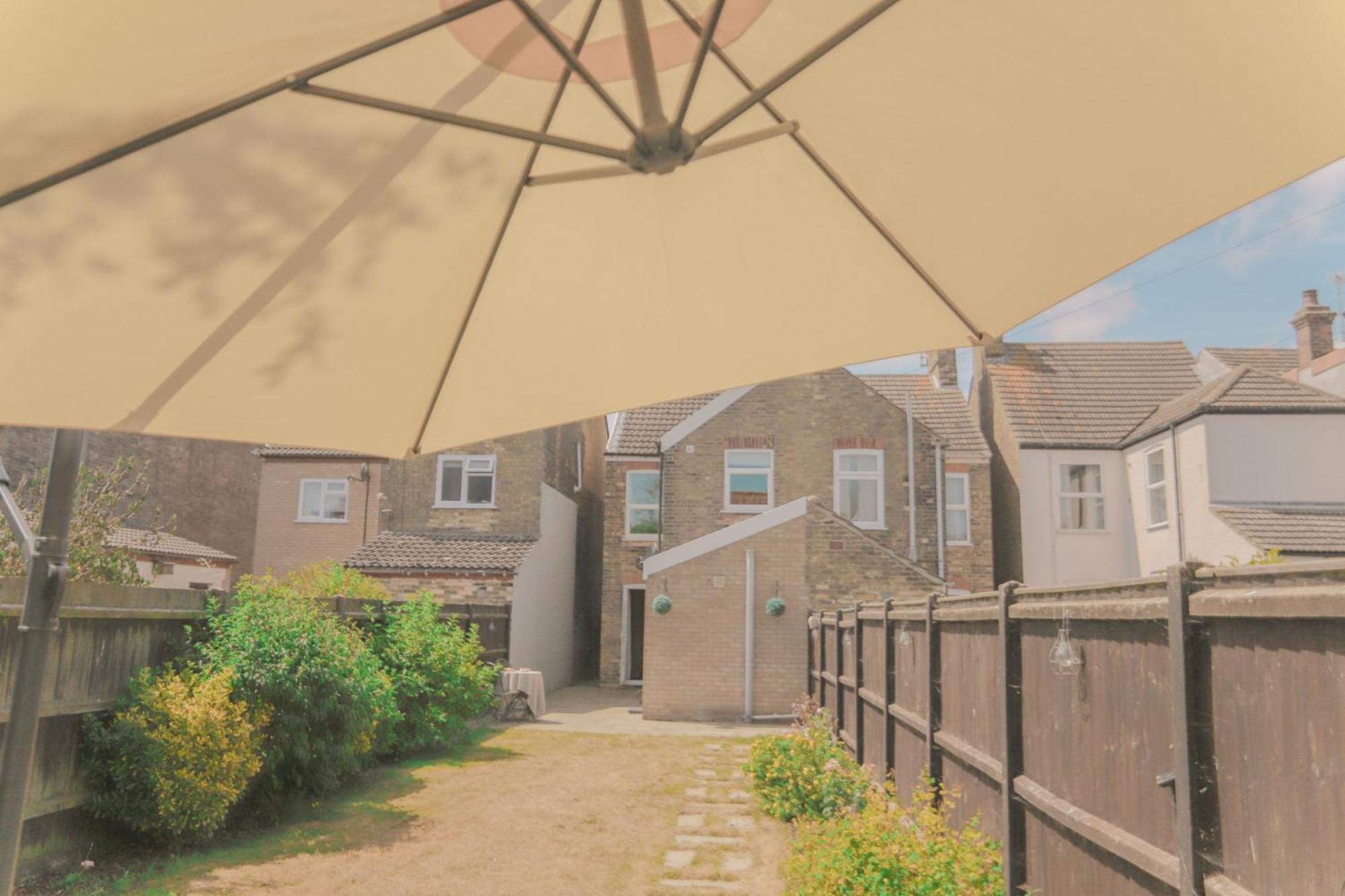 Modern Coastal Home Sleeping 5 - 2 Minute Walk To Pakefield Beach, Suffolk エクステリア 写真